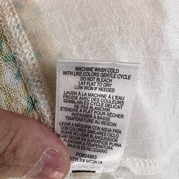 Bobeau size medium yellow ditsy print floral top, faux layers. Lightweight #1397 - Picture 9 of 9